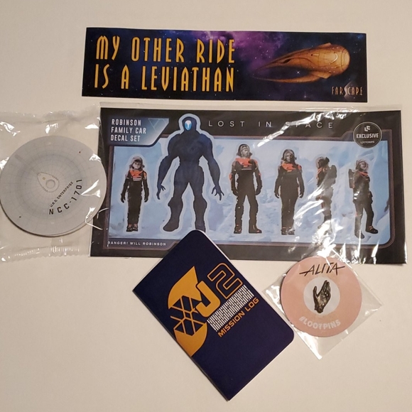 5 Piece Space fan bundle, Star Trek, Lost in Space - Picture 1 of 6